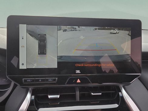 Used 2023 Toyota Venza Limited image 20