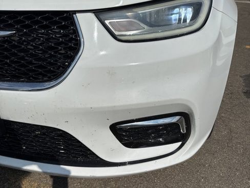 Used 2021 Chrysler Pacifica Touring-L image 9