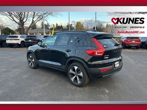 Used 2024 Volvo XC40 B5 Core image 5