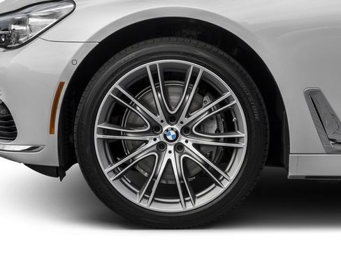 Used 2016 BMW 740i RWD image 10