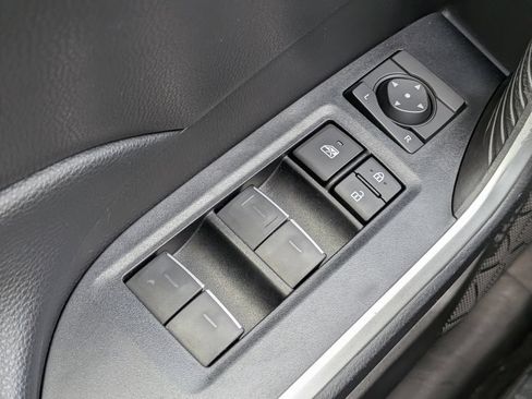 Used 2022 Toyota RAV4 XLE w/ Convenience Package FWD image 22