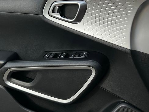 Used 2023 Kia Soul LX w/ LX Technology Package image 22