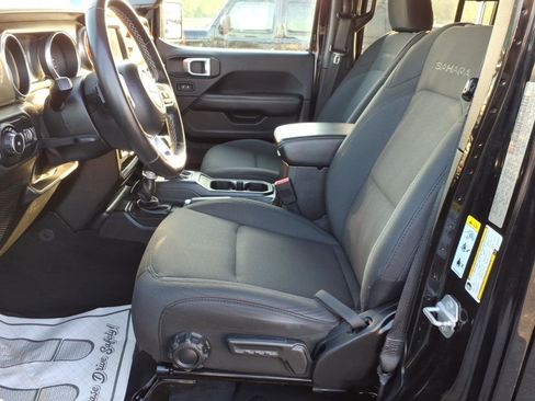 Used 2019 Jeep Wrangler Unlimited Sahara AWD/4WD image 14