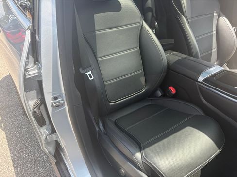Used 2023 Mercedes-Benz GLC 300 4MATIC image 32