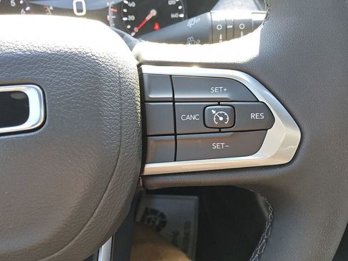 Used 2025 Jeep Compass Latitude image 25