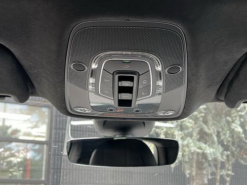 Used 2023 Bentley Bentayga image 44