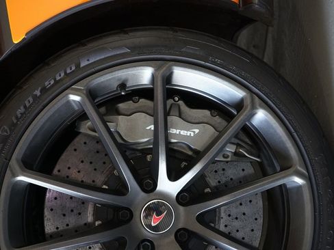 Used 2018 McLaren 570S Spider image 29