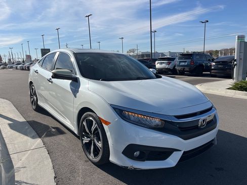 Used 2017 Honda Civic Touring image 3