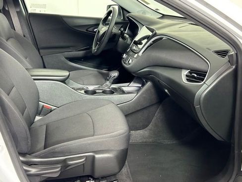 Used 2024 Chevrolet Malibu LT FWD image 9