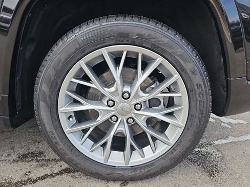 Used 2023 Jeep Grand Cherokee Summit w/ Luxury Tech Group V image 37