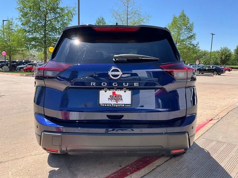 Used 2025 Nissan Rogue SV image 7