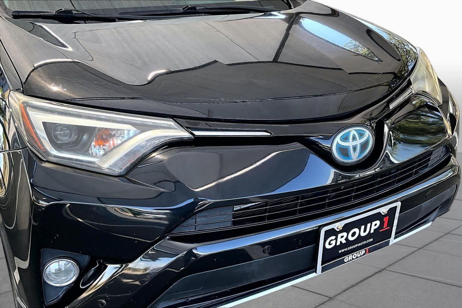 Used 2017 Toyota RAV4 Limited AWD/4WD image 30