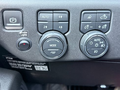 Used 2023 Chevrolet Silverado 1500 LTZ w/ LTZ Convenience Package II AWD/4WD image 12