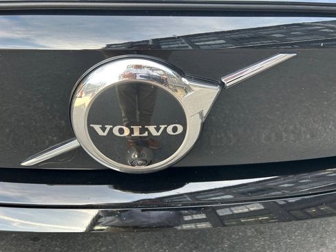 Certified 2022 Volvo C40 P8 Recharge Ultimate image 4