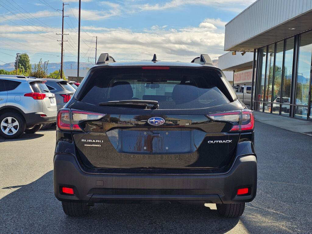 Used 2024 Subaru Outback Premium AWD/4WD image 4