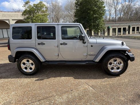 Used 2015 Jeep Wrangler Unlimited Sahara w/ Connectivity Group image 4