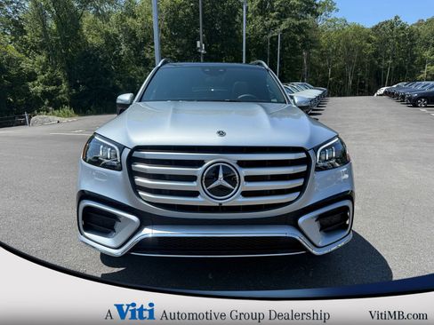 Used 2025 Mercedes-Benz GLS 450 4MATIC image 3