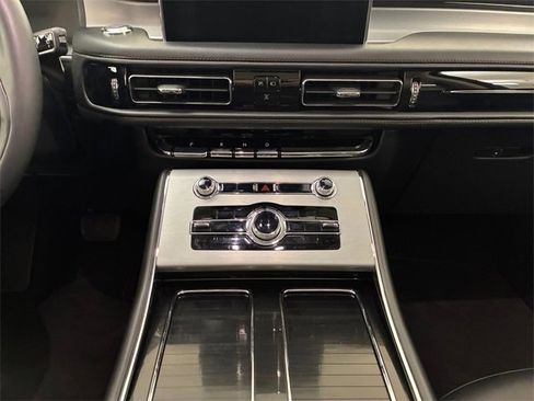 Used 2023 Lincoln Aviator AWD w/ Premium Package image 21