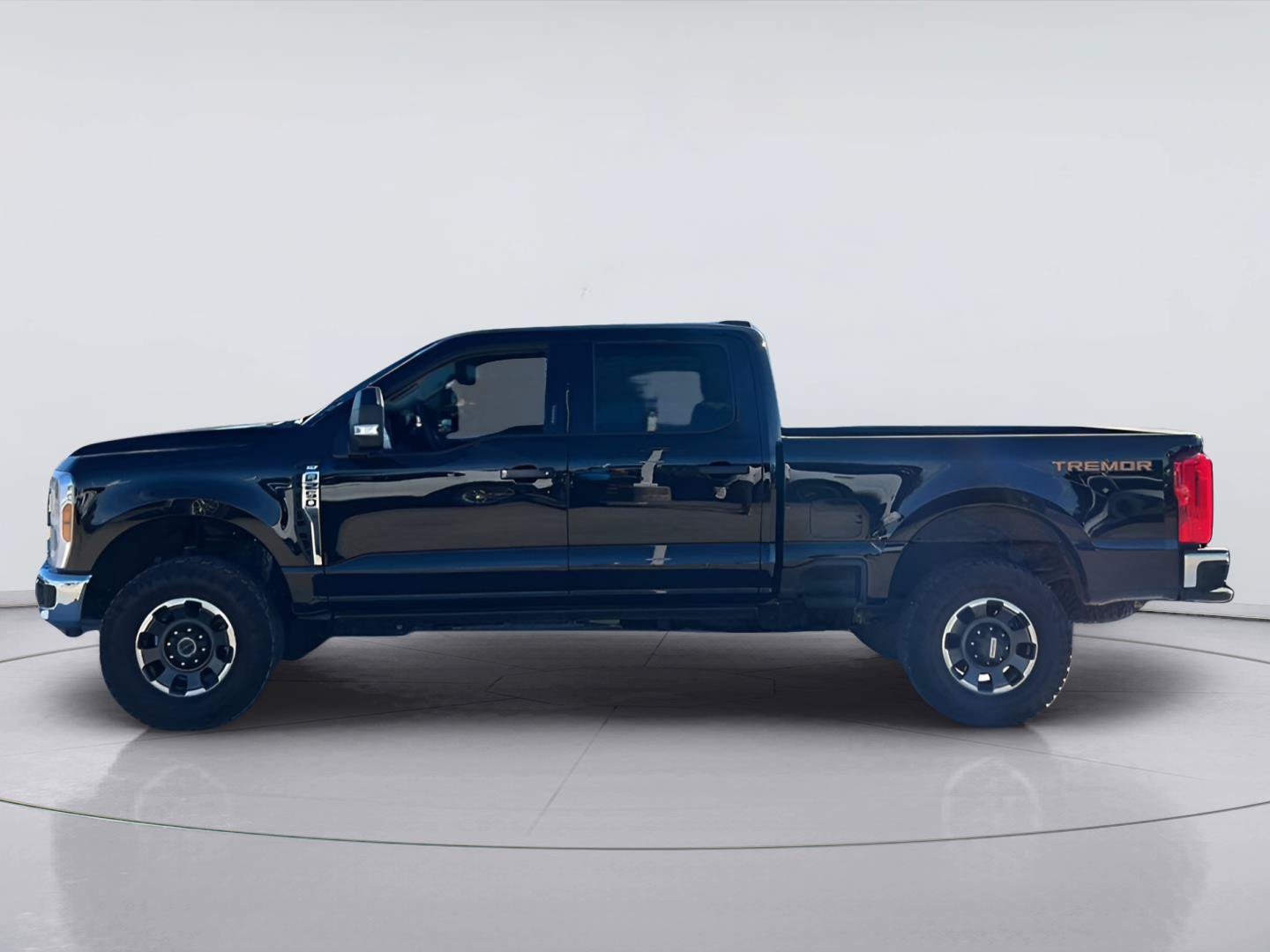 Used 2024 Ford F250 XLT w/ Tremor Off-Road Package AWD/4WD image 2