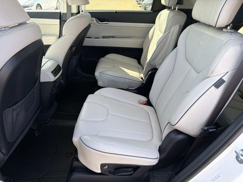 Certified 2025 Hyundai Palisade Calligraphy FWD image 13