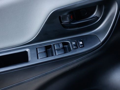 Used 2016 Toyota Yaris L image 46