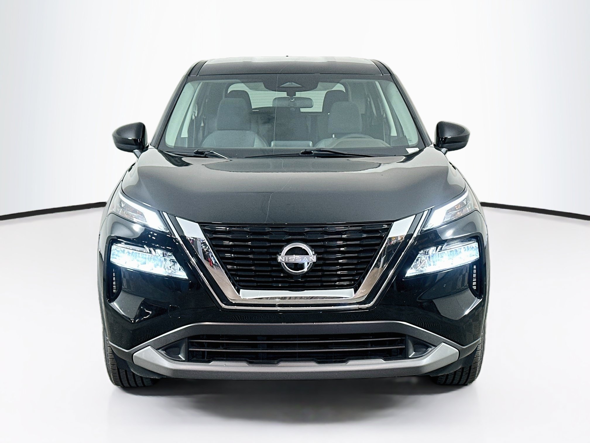 Used 2023 Nissan Rogue SV FWD image 2