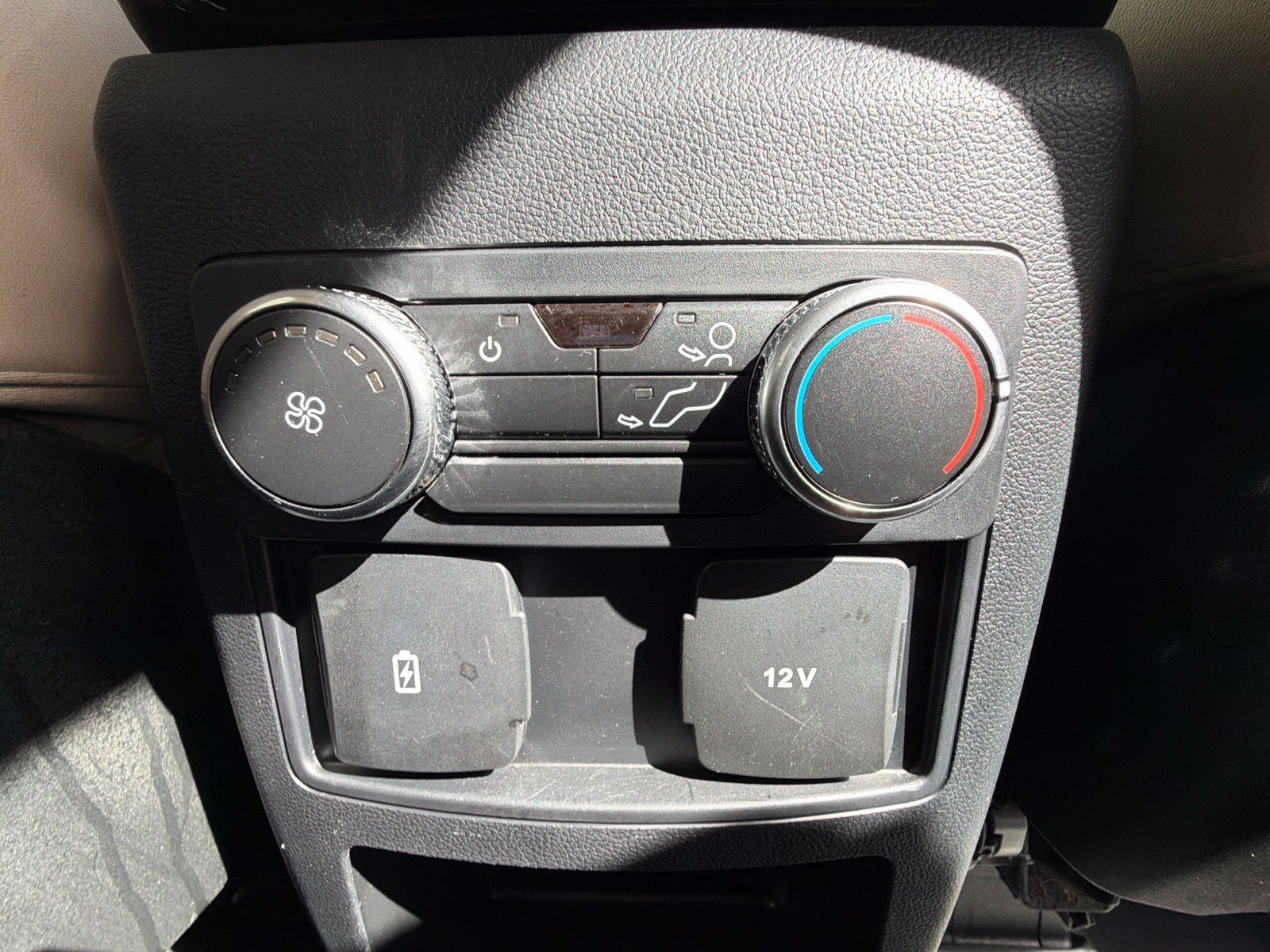 Used 2021 Ford Explorer XLT w/ Equipment Group 202A AWD/4WD image 11
