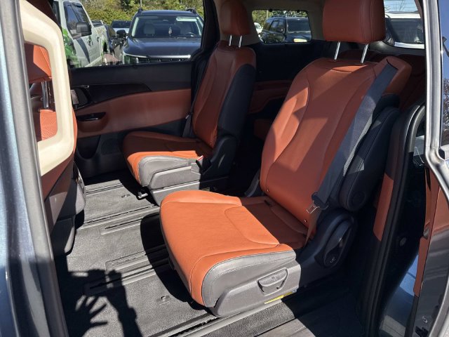 Used 2023 Kia Carnival SX FWD image 16