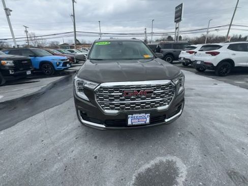 Used 2023 GMC Terrain Denali image 3