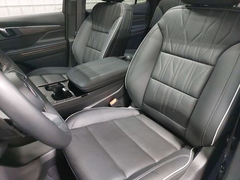 Used 2025 Buick Enclave Avenir w/ Super Cruise Package image 17