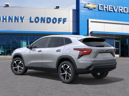New 2026 Chevrolet Trax RS w/ Sunroof Package FWD image 3
