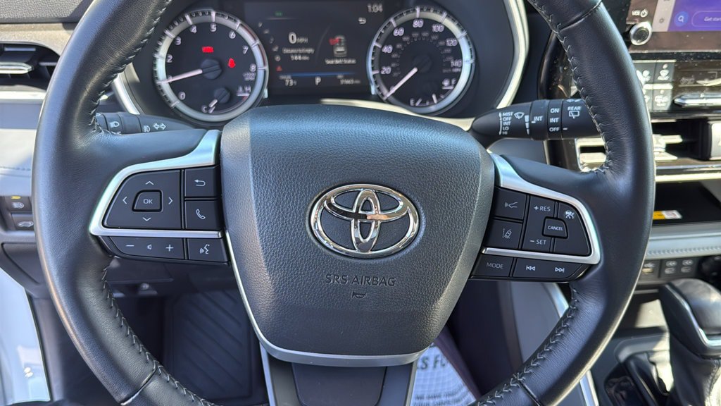 Used 2023 Toyota Highlander XLE AWD/4WD image 12