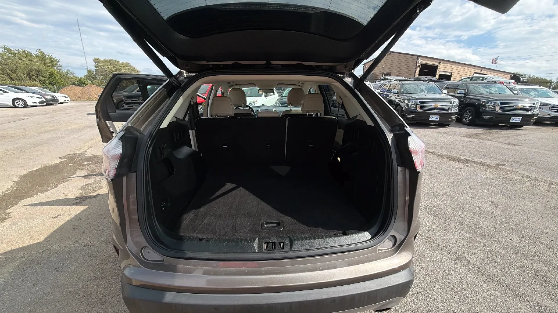 Used 2019 Ford Edge Titanium FWD image 11