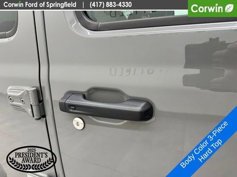 Used 2023 Jeep Wrangler Unlimited Rubicon 4xe w/ Steel Bumper Group AWD/4WD image 9