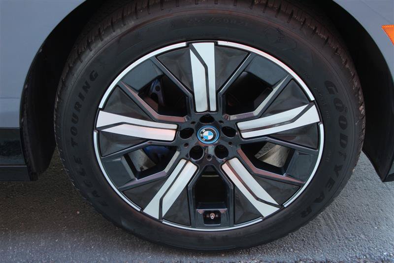 Used 2024 BMW iX xDrive50 w/ Premium Package AWD/4WD image 41