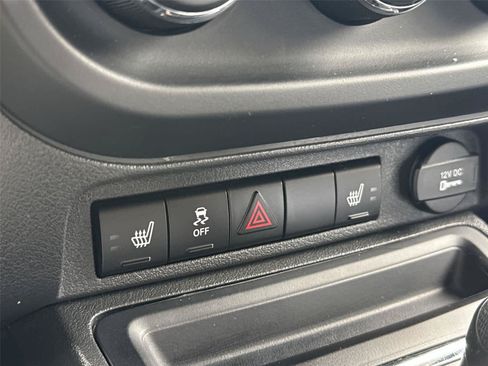 Used 2016 Jeep Patriot Latitude AWD/4WD image 18