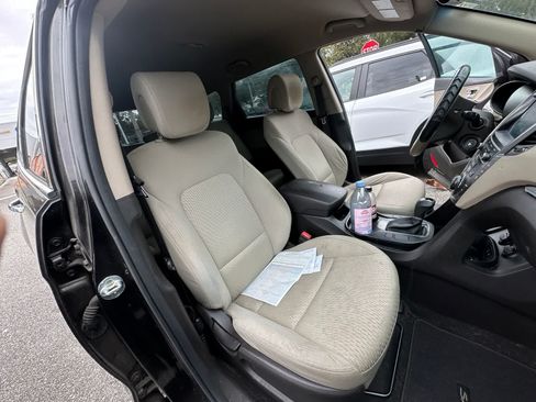 Used 2017 Hyundai Santa Fe SE FWD image 18