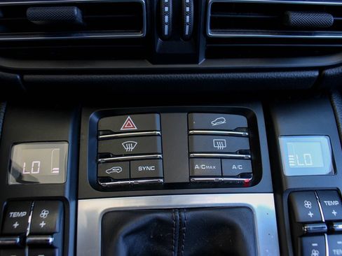 Used 2020 Porsche Macan AWD/4WD image 35