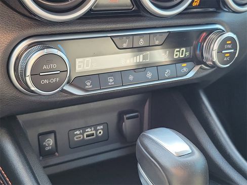 Certified 2025 Nissan Sentra SR w/ SR Premium Package image 31