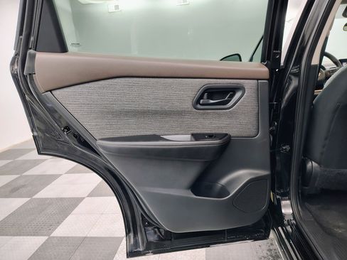 Used 2022 Nissan Rogue S image 21