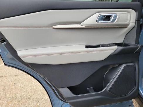 New 2025 Ford Explorer Active w/ Active Comfort Package image 34