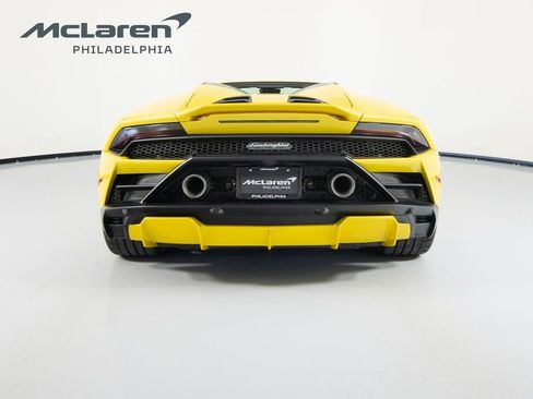 Used 2022 Lamborghini Huracan EVO image 7