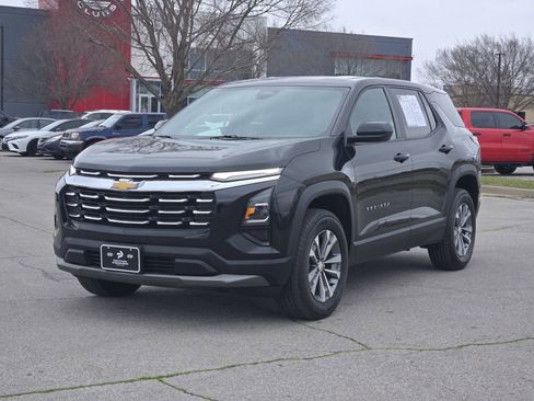 Used 2025 Chevrolet Equinox LT image 2