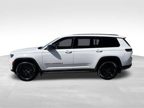 Used 2025 Jeep Grand Cherokee L Laredo AWD/4WD image 12