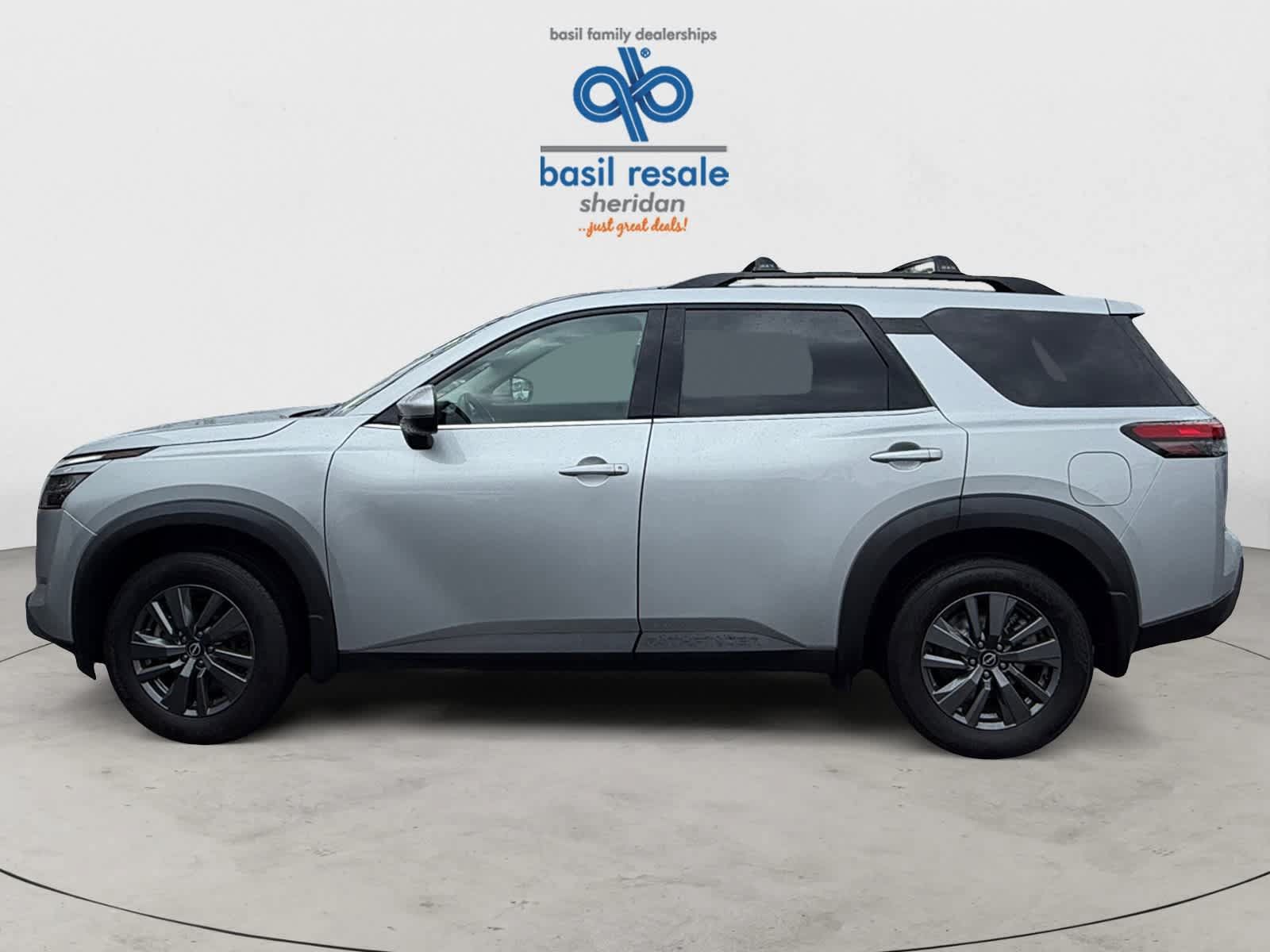 Used 2024 Nissan Pathfinder SV AWD/4WD image 3