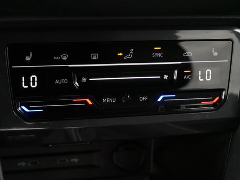 Certified 2024 Volkswagen Tiguan SE R-Line image 23