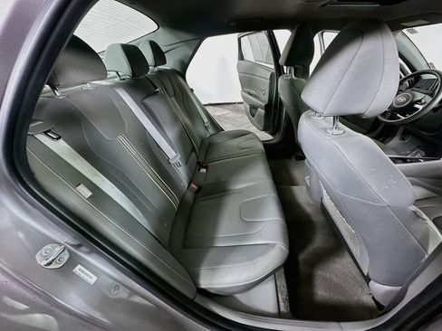 Used 2025 Hyundai Elantra SEL FWD image 11