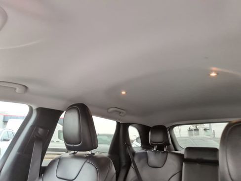 Used 2021 Jeep Cherokee Latitude Plus image 23