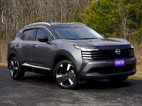 Used 2025 Nissan Kicks SR image 2