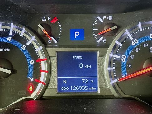 Used 2019 Toyota 4Runner SR5 AWD/4WD image 18